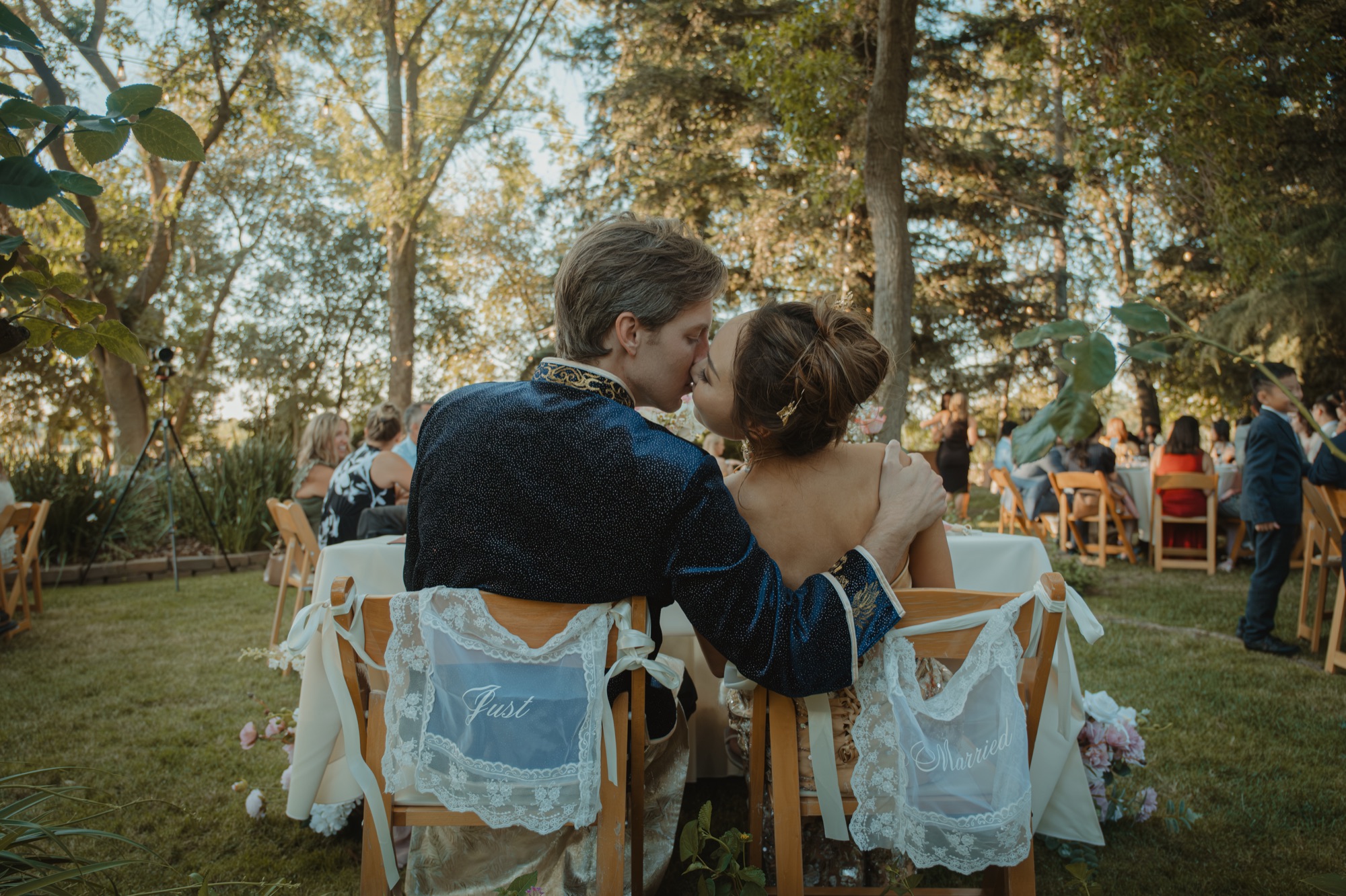 Nicole and Tanner kissing during dinner